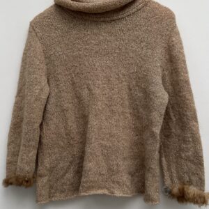 Sweater with fur